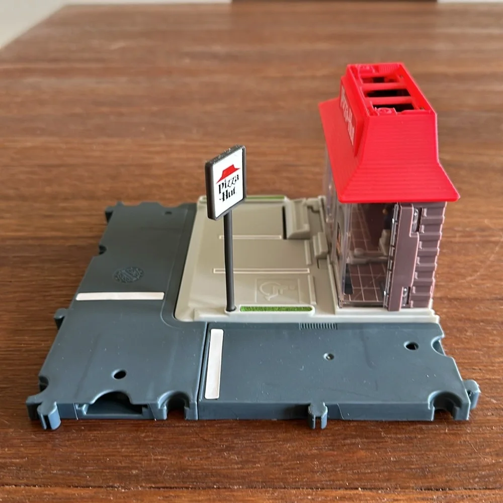 Matchbox Pizza Hut Store Playset Diecast Toy Mini Building Collectible